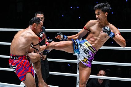 ONE ลุมพินี : ทูตมาเลเซีย ร่วมแสดงความยินดี อาลีฟ ส.เดชะพันธ์ คว้าเข็มขัด ONE มวยไทย รุ่นสตรอว์เวต เฉพาะกาล