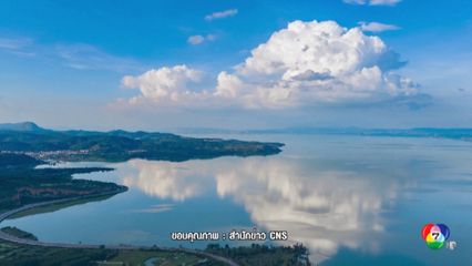 ทะเลสาบจีนน้ำใสราวกระจก สะท้อนภาพท้องฟ้า