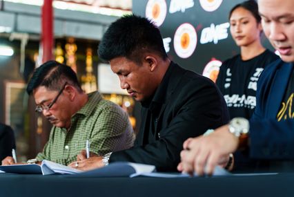 ONE Championship : รถถัง จิตรเมืองนนท์ ถอนคำกล่าวหา ONE ปลอมแปลงเอกสาร พร้อมขอโทษ บอสชาตรี