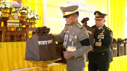 องคมนตรี เชิญสิ่งของพระราชทานไปมอบแก่เจ้าหน้าที่และประชาชนที่ได้รับผลกระทบจากเหตุสร้างสถานการณ์ในพื้นที่จังหวัดชายแดนภาคใต้