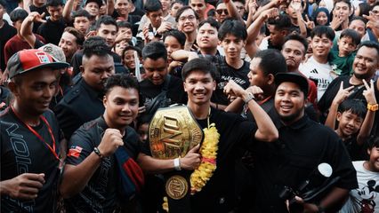 ONE Championship : อาลีฟ ส.เดชะพันธ์ หอบเข็มขัดแชมป์โลก ONE กลับบ้าน ชาวมาเลย์แห่ต้อนรับคับคั่ง