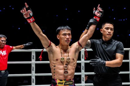 ONE ลุมพินี : วันชัยน้อย ป๋องสุพรรณ พีเค. เล็งเจาะลำตัว เพชรน้ำโขง ส.มณีโคตร