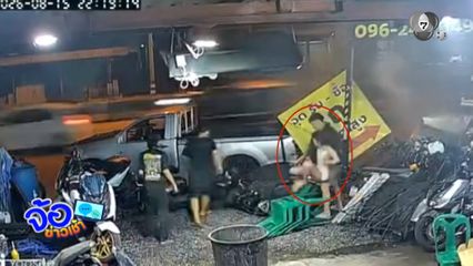 รถเก๋งชนรถกระบะ กระเด็นชนหญิงสาวได้รับบาดเจ็บ
