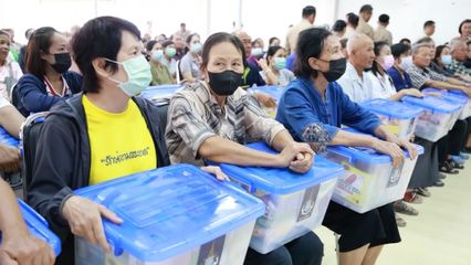 สถาบันวิจัยจุฬาภรณ์ เชิญสิ่งของพระราชทาน และเครื่องอุปโภคบริโภค ไปมอบแก่ผู้ประสบอุทกภัยในพื้นที่จังหวัดเชียงราย