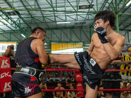 ONE ลุมพินี : ยอดไอคิว อ.พิมลศรี ควง “โค้ชคิว” เผยเบื้องหลังความฟิตก่อนชิงบัลลังก์ แรมโบ้เล็ก ฉ.อจลบุญ