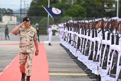 ตรวจความพร้อมรบ “เรือหลวงจักรีนฤเบศร” กลางอ่าวไทย “นายกฯ” โชว์ลีลาผัดกะเพราหมูสับเลี้ยงกำลังพล เล็งจัดหาอาวุธยุทโธปกรณ์เพิ่ม แบบเซอร์ไพรส์เพื่อนบ้าน