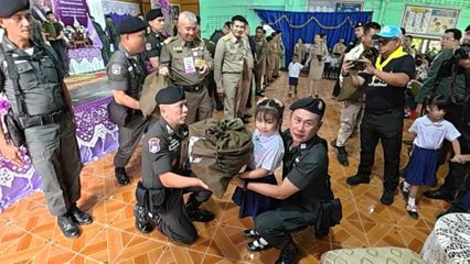 สมเด็จพระกนิษฐาธิราชเจ้า กรมสมเด็จพระเทพรัตนราชสุดา ฯ สยามบรมราชกุมารี พระราชทานสิ่งของช่วยเหลือผู้ประสบอุทกภัย ที่จังหวัดน่าน