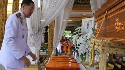 พระบาทสมเด็จพระเจ้าอยู่หัว ทรงพระกรุณาโปรดเกล้าโปรดกระหม่อม พระราชทานเพลิงศพ นายศุภมงคล รัตนจิตร หัวหน้าแผนกบรรเทาทุกข์ ฝ่ายภัยพิบัติ มูลนิธิอาสาเพื่อนพึ่ง (ภาฯ) ยามยาก สภากาชาดไทย ซึ่งเสียชีวิตจากการปฏิบัติหน้าที่