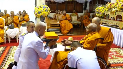 องคมนตรี เชิญสัญญาบัตร พัดยศ และผ้าไตรไปถวายแด่พระราชวชิรวุฒาจารย์ ภาวนาญาณสุนทร ยติคณิสสร บวรสังฆาราม คามวาสี