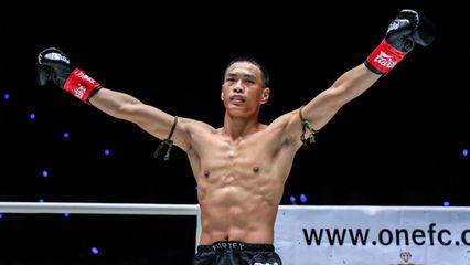 ONE ลุมพินี : เพชรสยาม น้ำดื่มทีทูเอวอเตอร์อุบล พร้อมสาดแข้งปิดเกมไว หวัง จงเฉียน